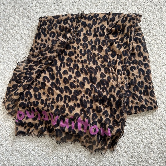 Louis Vuitton Leopard Print Stole Scarf - Picture 2 of 8